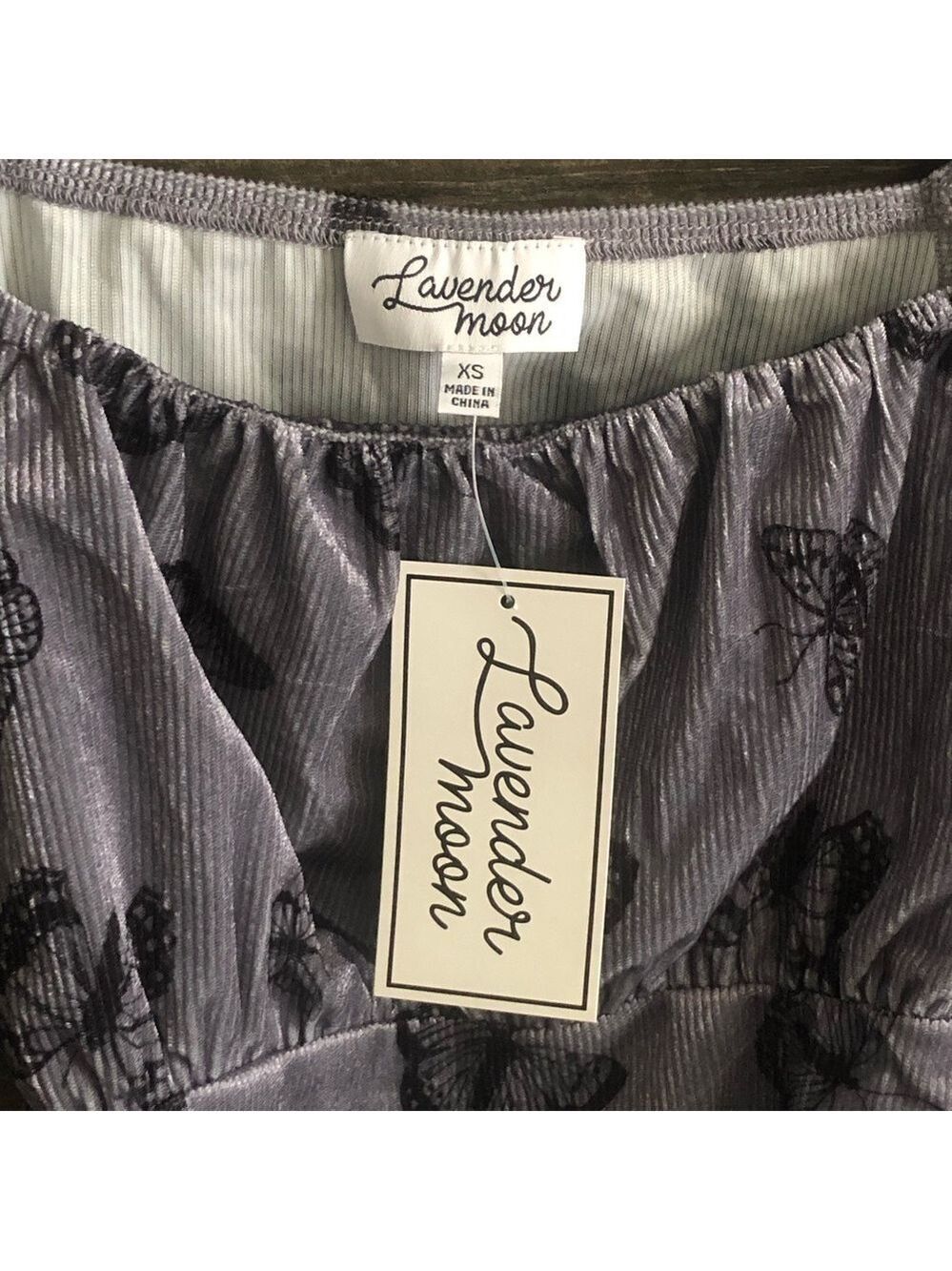 Lavender Moon NWT Size XS Grey Cropped Off-Shoulder Top - Picture 6 of 7